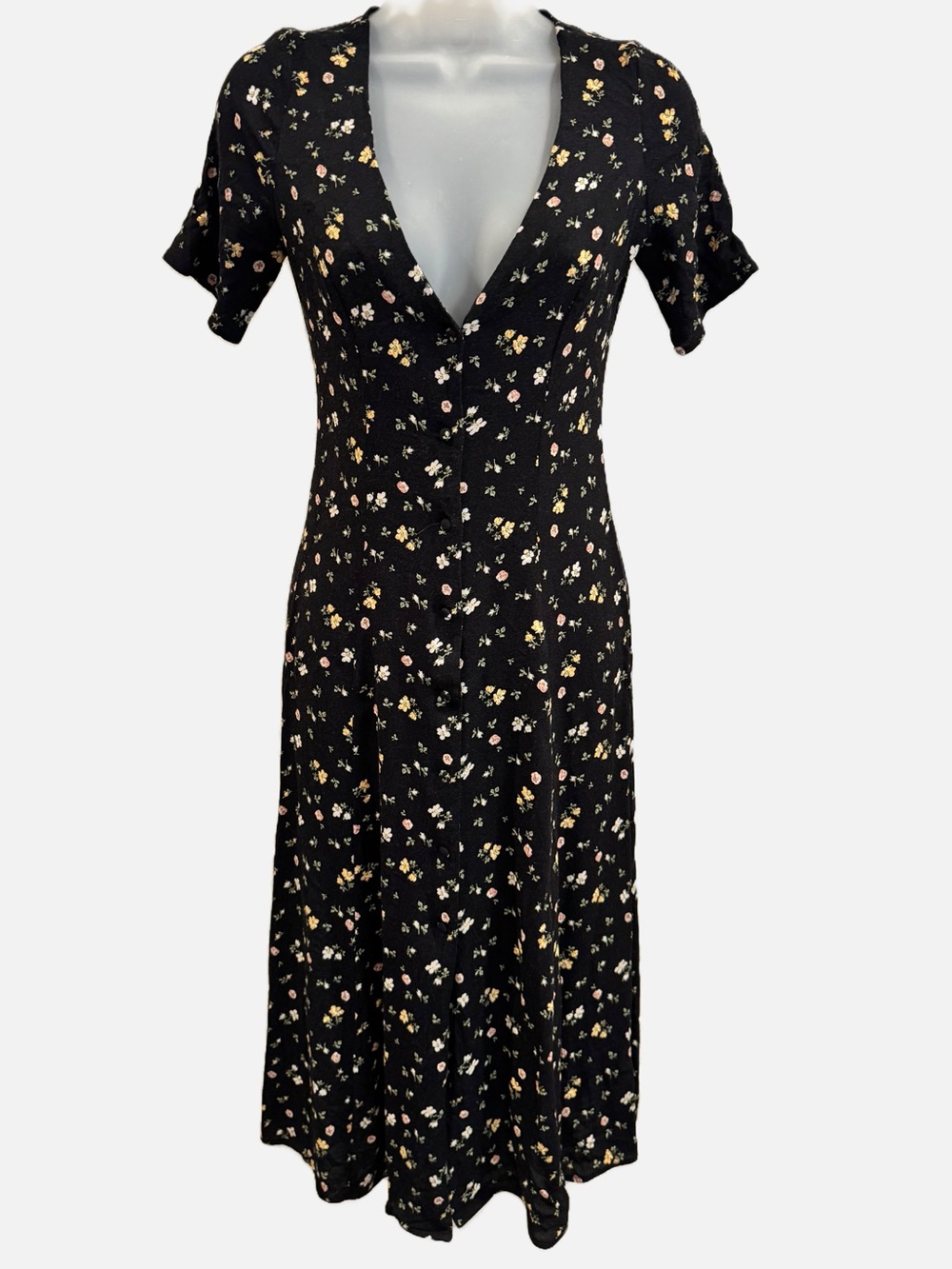 Reformation | Locklin Black
Floral Button Down Midi Dress
-Boho Chic Western - Picture 2 of 10